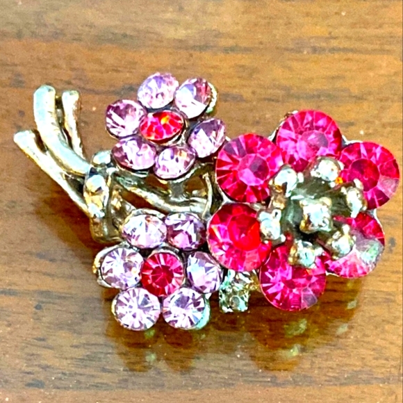 Vintage Jewelry - Vintage Pink Flower Crystal Brooch 1.5"